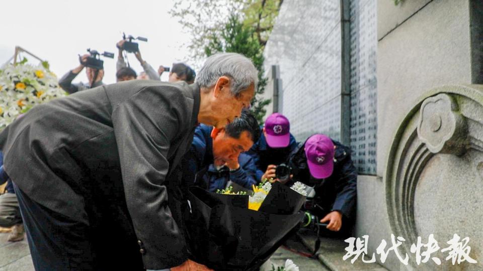 "种下和平的花希望世界永远和平",南京大屠杀死难者清明祭仪式举行