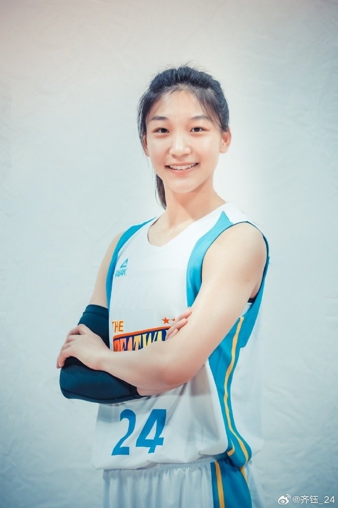 北京女篮球员齐钰晒定妆照:专注于做更好的自己_腾讯新闻