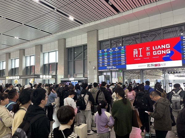 再现大客流长三角铁路清明假期三天发送旅客逾1030万人次