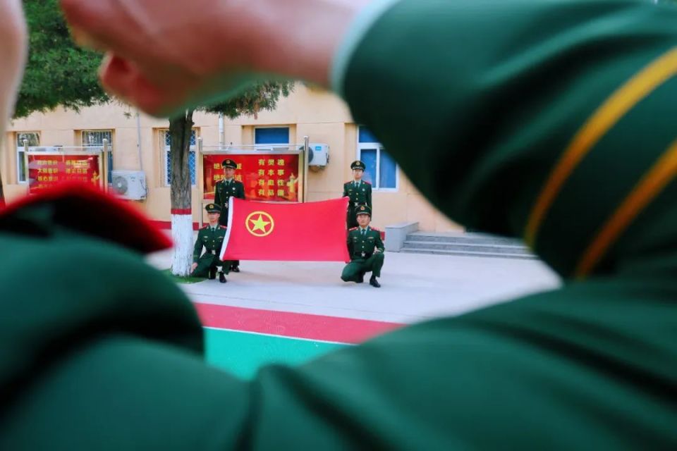 供稿:余宝龙,张松,龚海峰,刘鑫鹏执勤第十三支队组织青年官兵走进海淀
