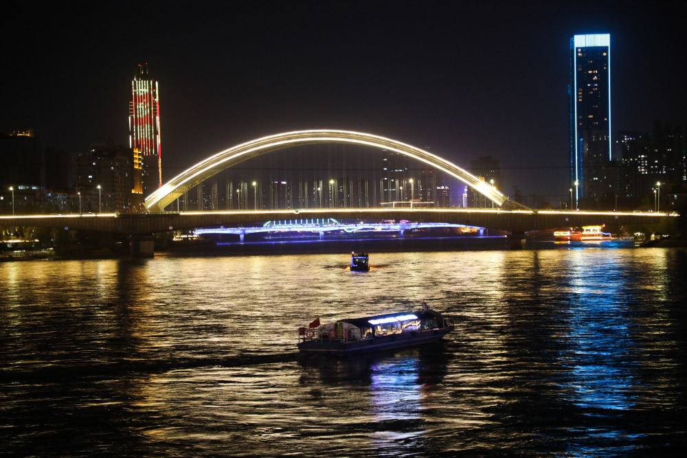 马希平 摄这是4月26日在兰州市城关区拍摄的黄河兰州段白塔山码头