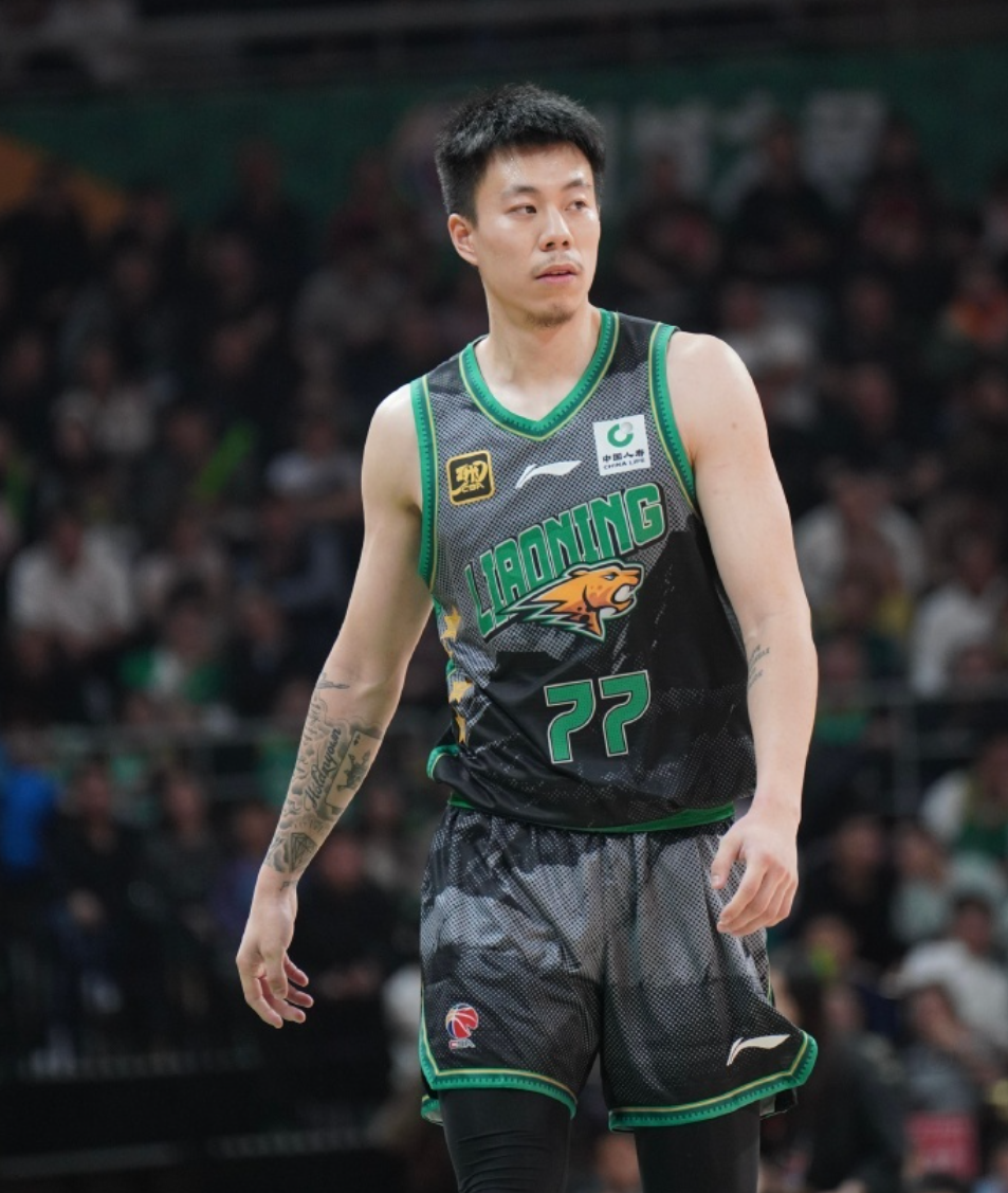 上海记者：张镇麟和杨鸣有分歧不开心 辽宁没钱连郭艾伦都卖谁还不卖