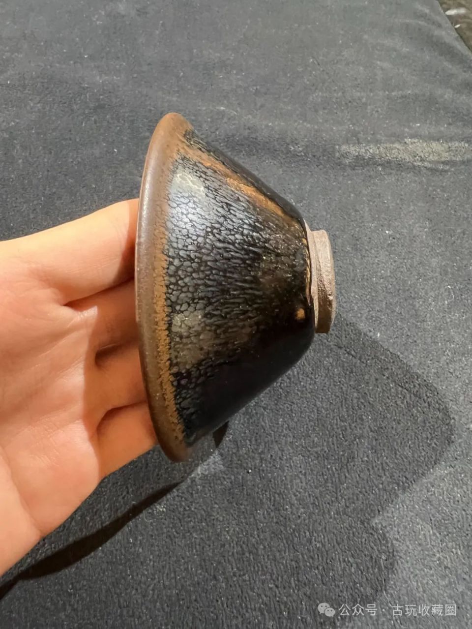 瓷器鉴赏:明 建窑黑釉银油滴斗笠盏