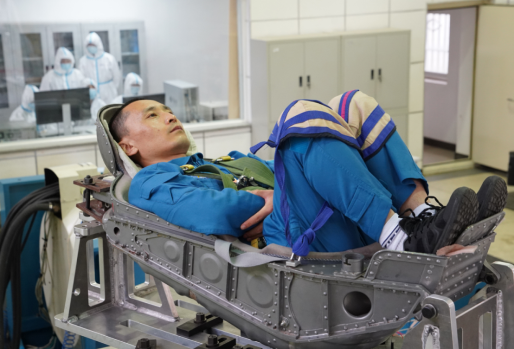 中国首个航天飞行工程师朱杨柱:坚守初心 执着追梦_腾讯新闻