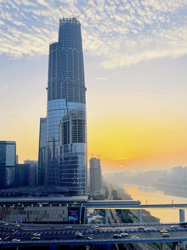 在去年低迷的市场下,重庆万科是为数不多敢于拿地的头部开发商;重庆