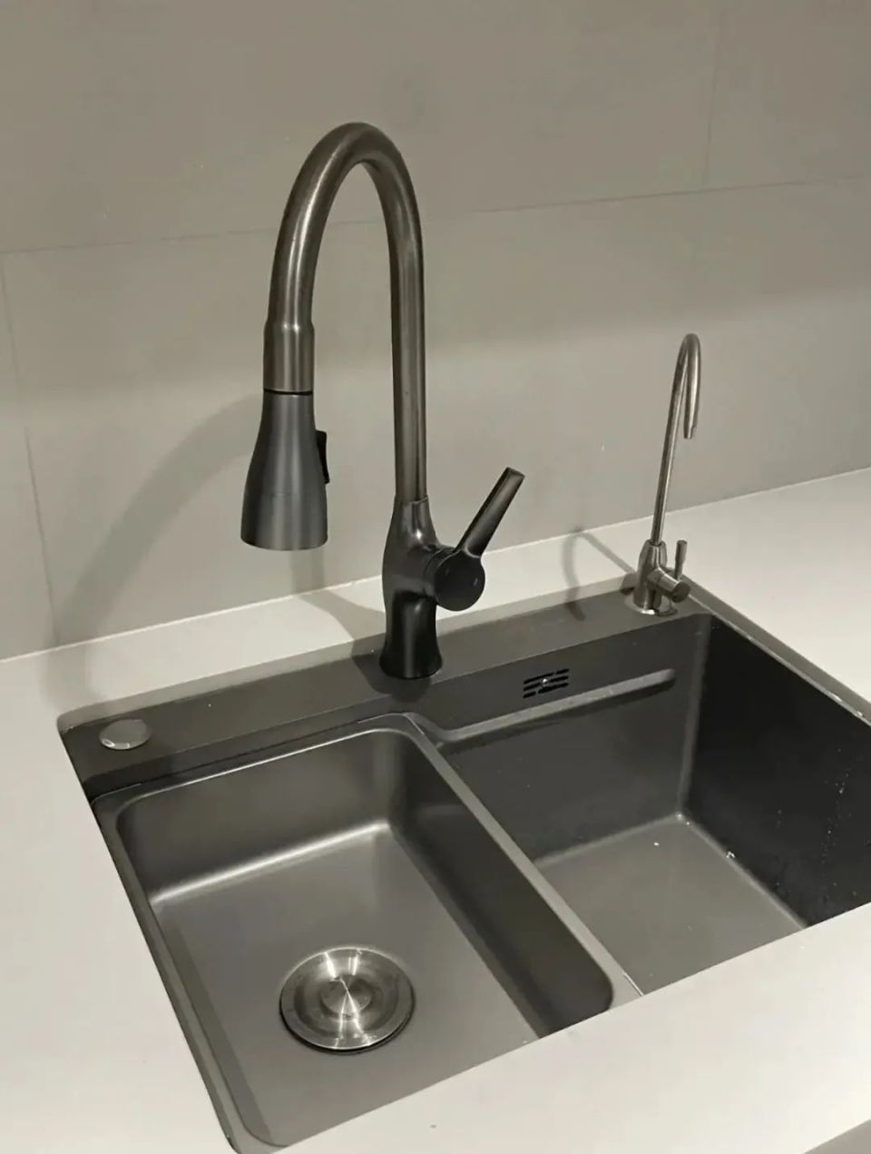 橱柜台面说完了,再来聊聊水槽安装台下盆和台中盆的区别