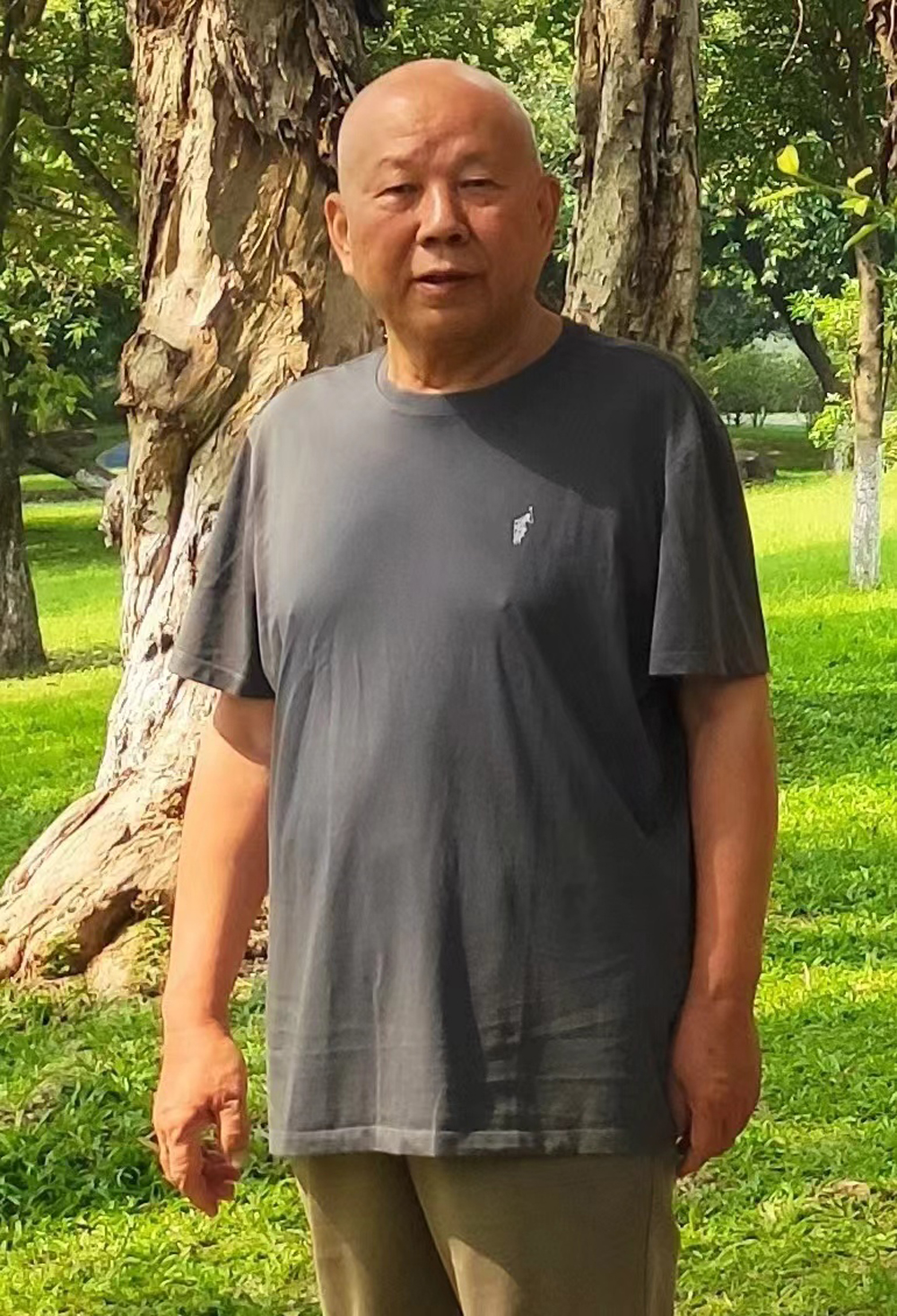 艺术简历赵英斌,天津市人,1944年生于河北省晋州市.