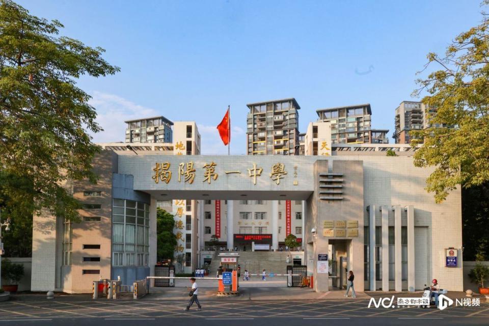 书院学校历来有爱国传统,在榕江书院乃至后来的学堂,中学等不同时期