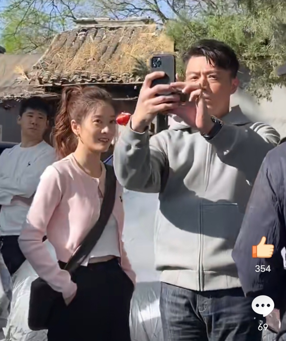 44岁霍建华在北京拍戏,疑和26岁张雪迎演情侣,被网友吐槽像叔侄_腾讯