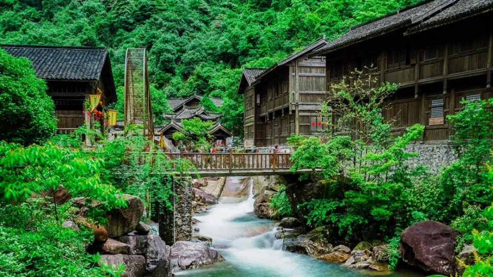 大觉山景区6月10日-30日,高考应届考生凭本人准考证,享受免大门票优惠