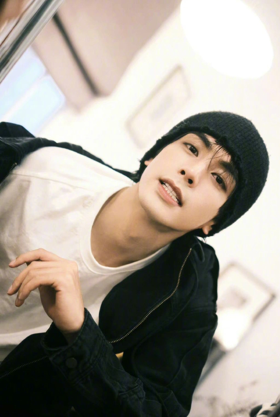 宋威龙新恋情曝光女方背景强大疑似靠资源抢到七根心简男主