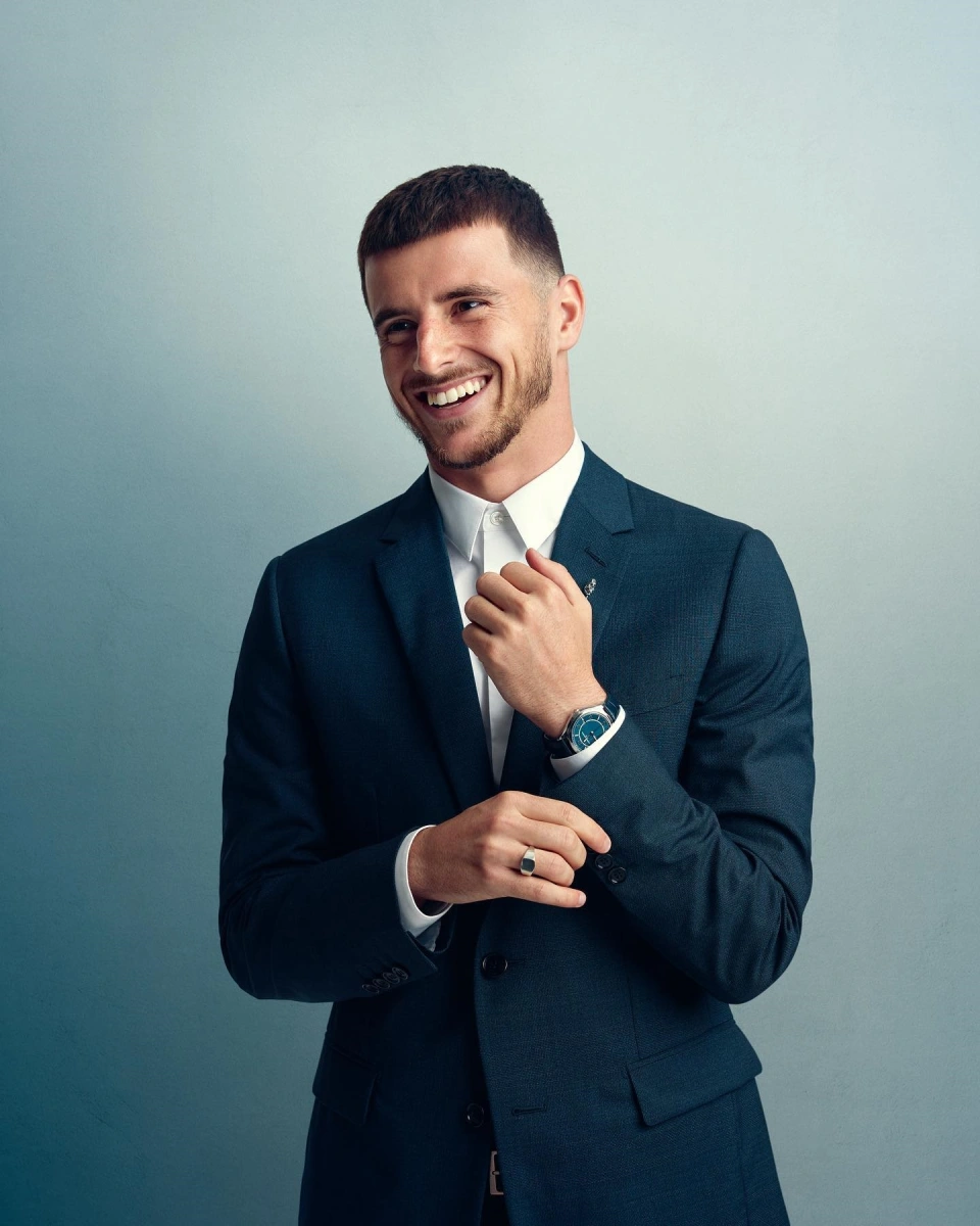 颜值世界杯:英格兰23岁太子兼具清秀和成熟 与女歌手相恋羡煞旁人