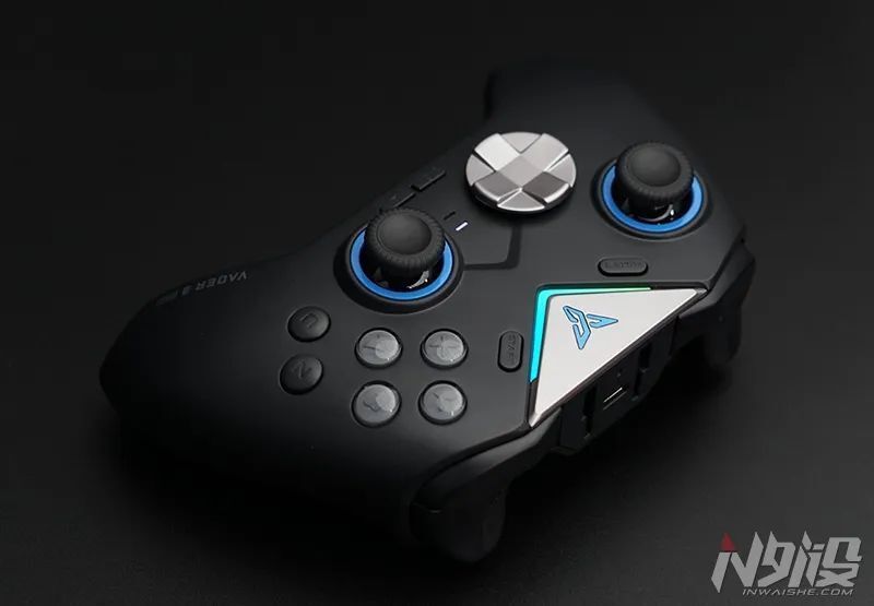 飞智黑武士3pro三模游戏手柄评测