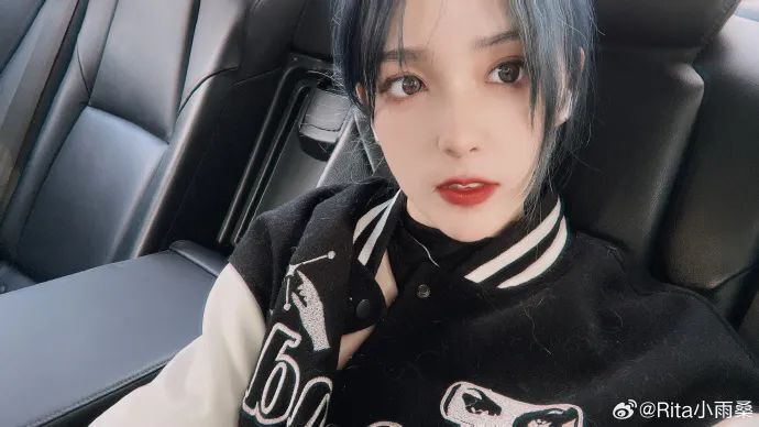 lpl老婆rita穿黑衣服还要蹭猫猫狗狗真的太好看了吧