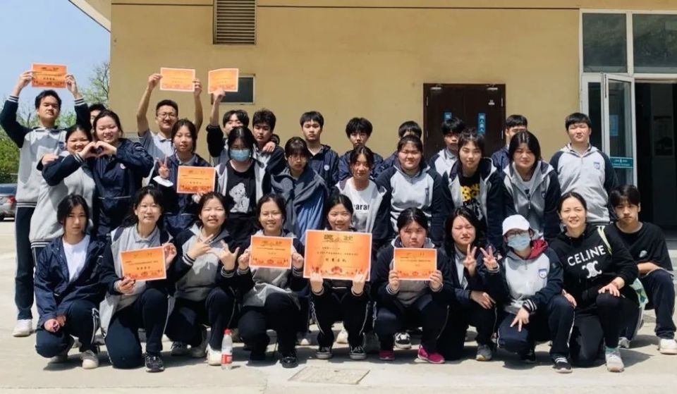喜报!崇明多名学生和集体获得荣誉