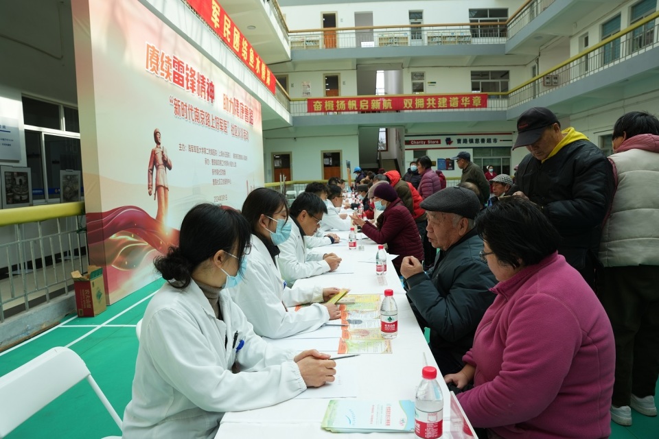 共接诊患者500余人次,上海长征医院深入曹路镇社区开展义诊