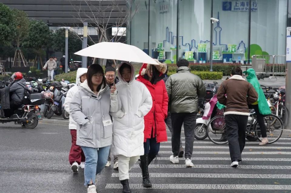 太冷了雨夹雪严重冰冻或将上线