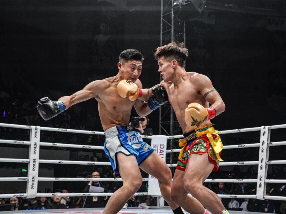 3次读秒,杨明把日本选手打哭了