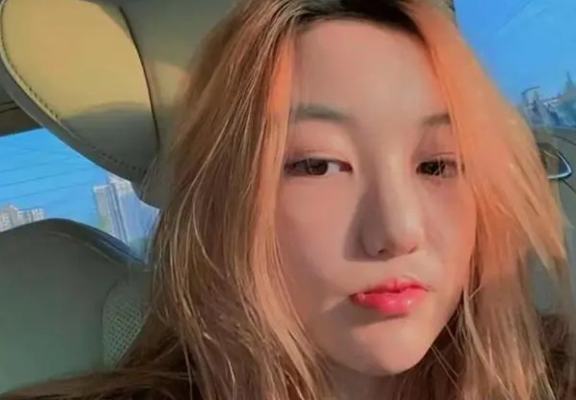 李嫣18岁浓妆遮兔唇,结合李亚鹏的脸王菲的气质比窦靖童有女人味