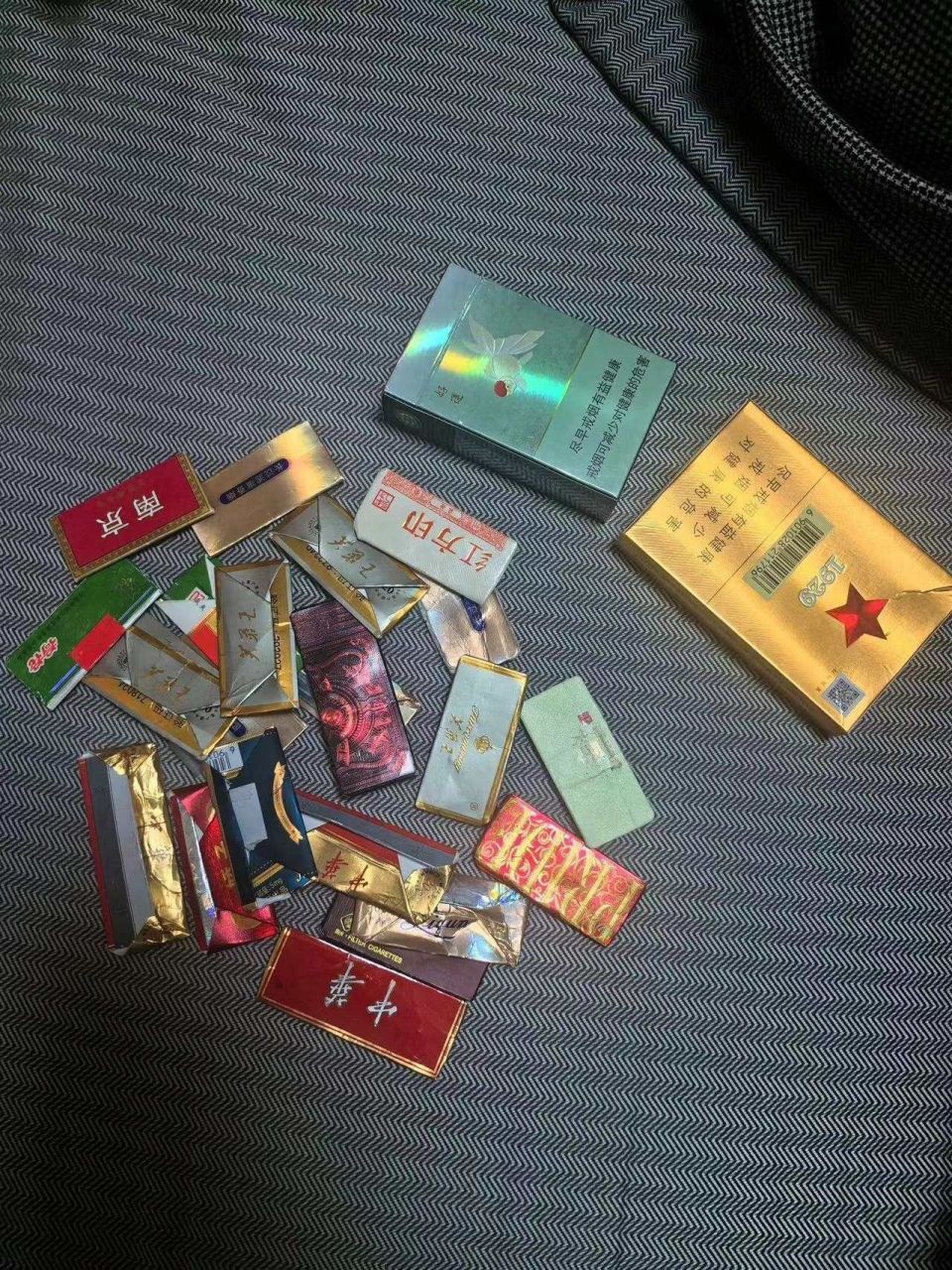 翻垃圾桶,到街上捡……"烟卡"游戏成低龄学生群体"新宠"