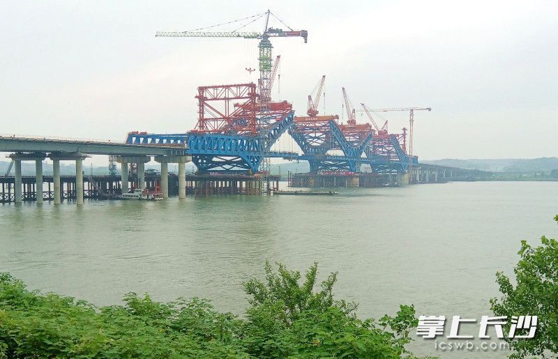 组图 | 过节不休息,暮坪湘江特大桥建设施工不打烊