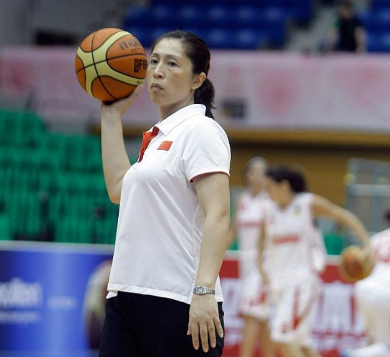 郑薇调整国家队名单,与欧洲劲旅交手 张隆正式离队_腾讯新闻