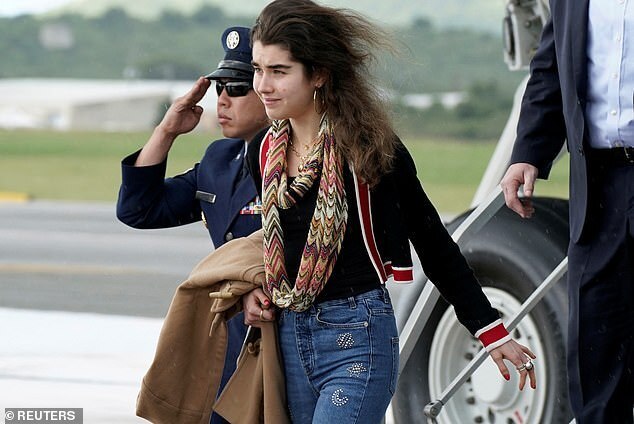 81岁拜登飞加勒比海岛度假19岁孙女相伴毛发浓密的漂亮女孩