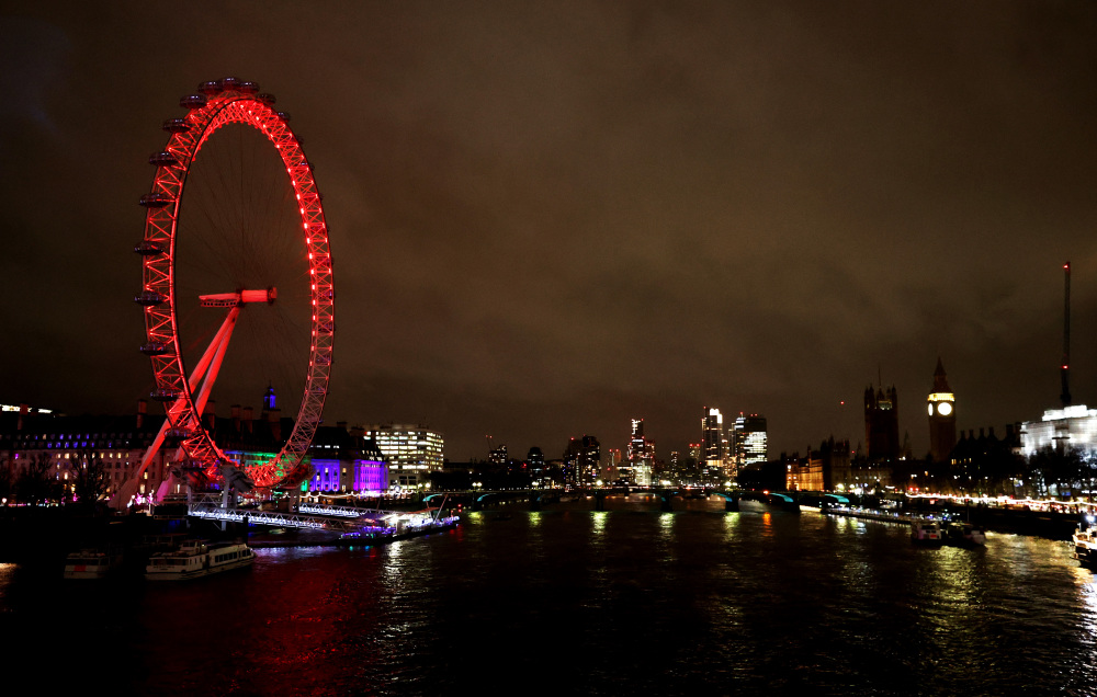 锦绣中国年丨英国"伦敦眼"亮起中国红_腾讯新闻