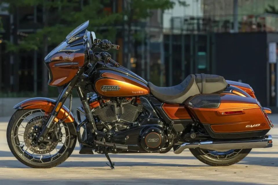 哈雷全新公路滑翔,大道滑翔国内上市,双灯成为历史_腾讯新闻
