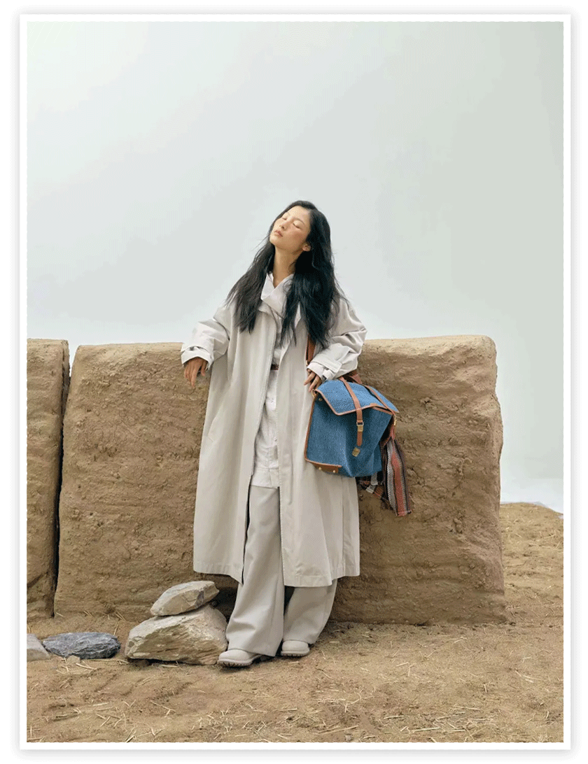 不知道是不是特殊皮质处理起来难度大的原因,所以包包目前只有两种