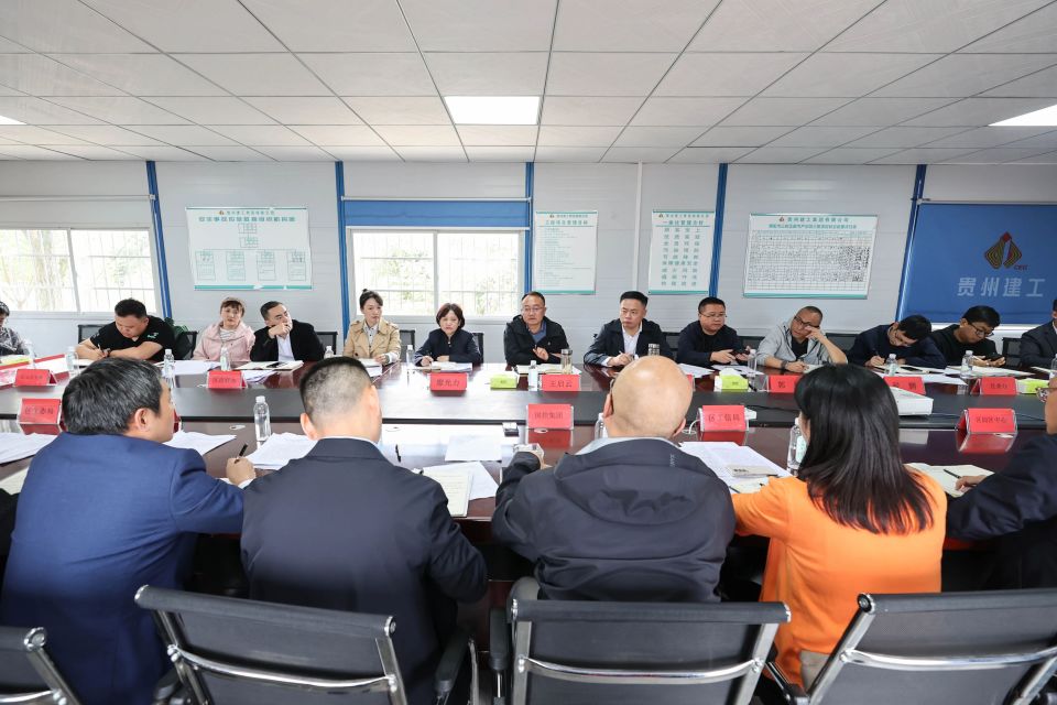 云岩区委书记王启云带队调研三马都市产业园区