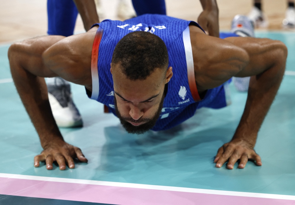 戈贝尔奥运最后三战场均仅打7分钟 共得2分5板2断