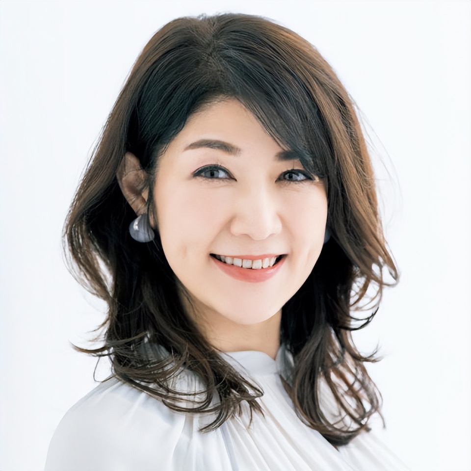 40岁女人发型别瞎烫,认准这11款"减龄"锁骨发,显年轻很洋气