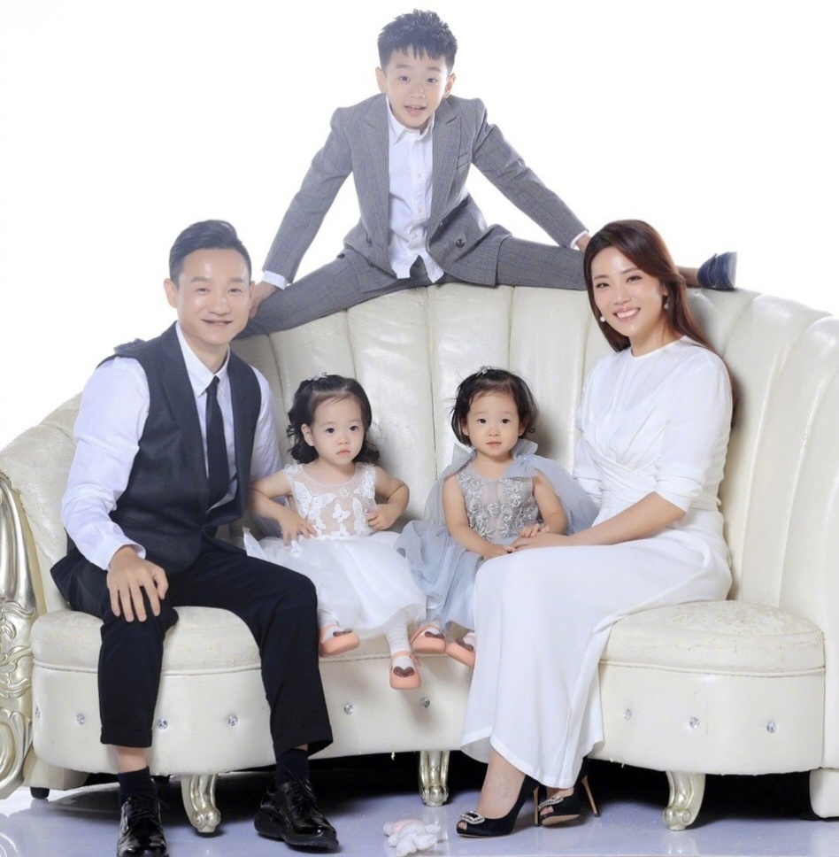 让双胞胎女儿在家上学,老婆杨云当班主任_腾讯新闻