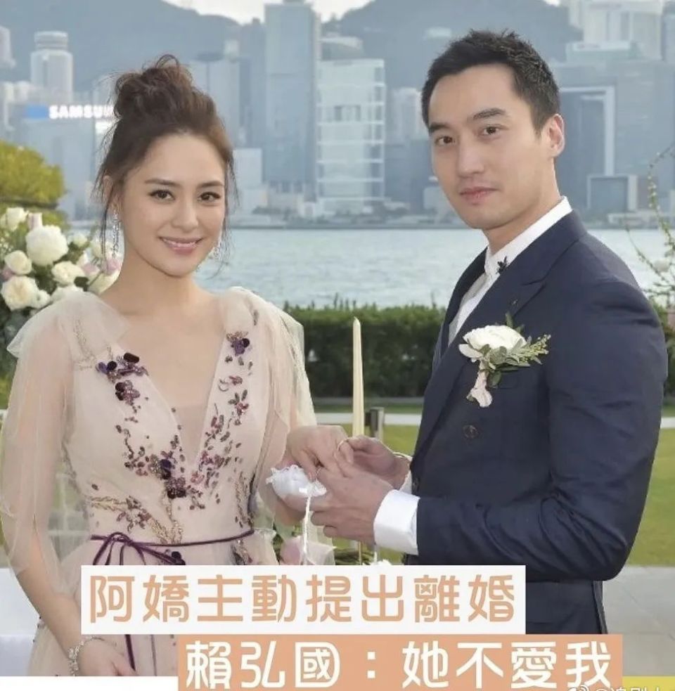 Twins组合香港开唱，阿娇阿Sa泪洒红馆，出道22年仍受粉丝追捧_腾讯新闻