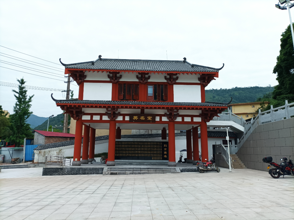 6月10日,天全县烈士陵园修缮提升后重新开园!