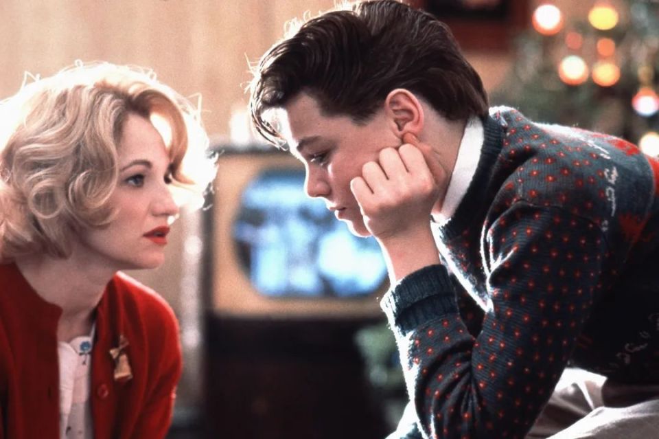 那一年,17岁未成名的童星带母亲逃离家暴继父魔爪