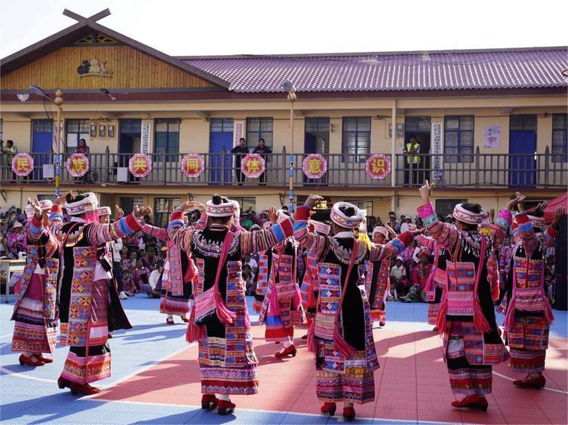 云南西盟:芦笙下的跺脚舞跳出龙年乡村浓浓的民俗年味_腾讯新闻