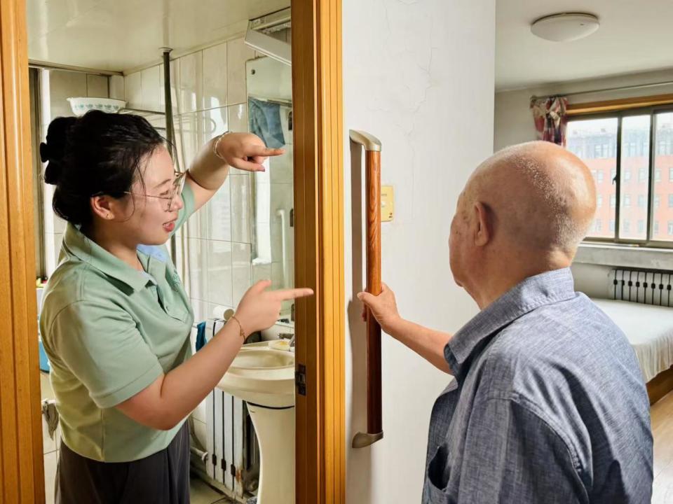 折叠电动床有哪些2025养老大调研｜从折叠凳到电动床，适老化改造背后藏着哪些人文考量？_https://www.jmylbn.com_新闻资讯_第1张