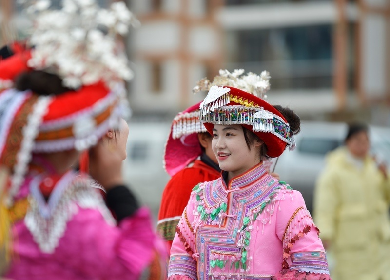 毕节百里杜鹃民族时装展风采民族文化放光芒