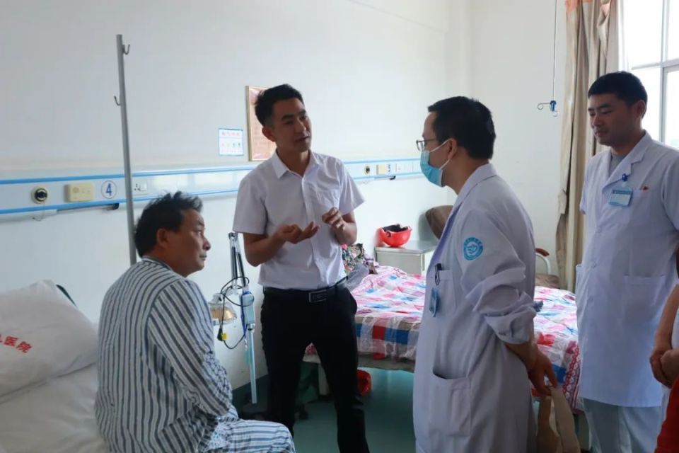 上海公利医院的专家和宾川县第一人民医院,平川镇中心卫生院的医务