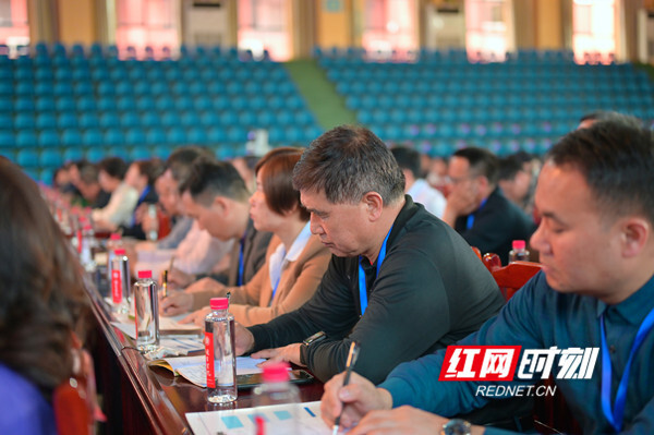 推动湖南民办义务教育高质量均衡发展这个论坛在双峰举行