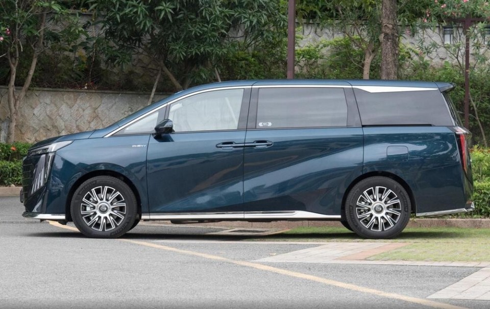 同为插混中大型mpv传祺e9卖得不好真是产品的原因