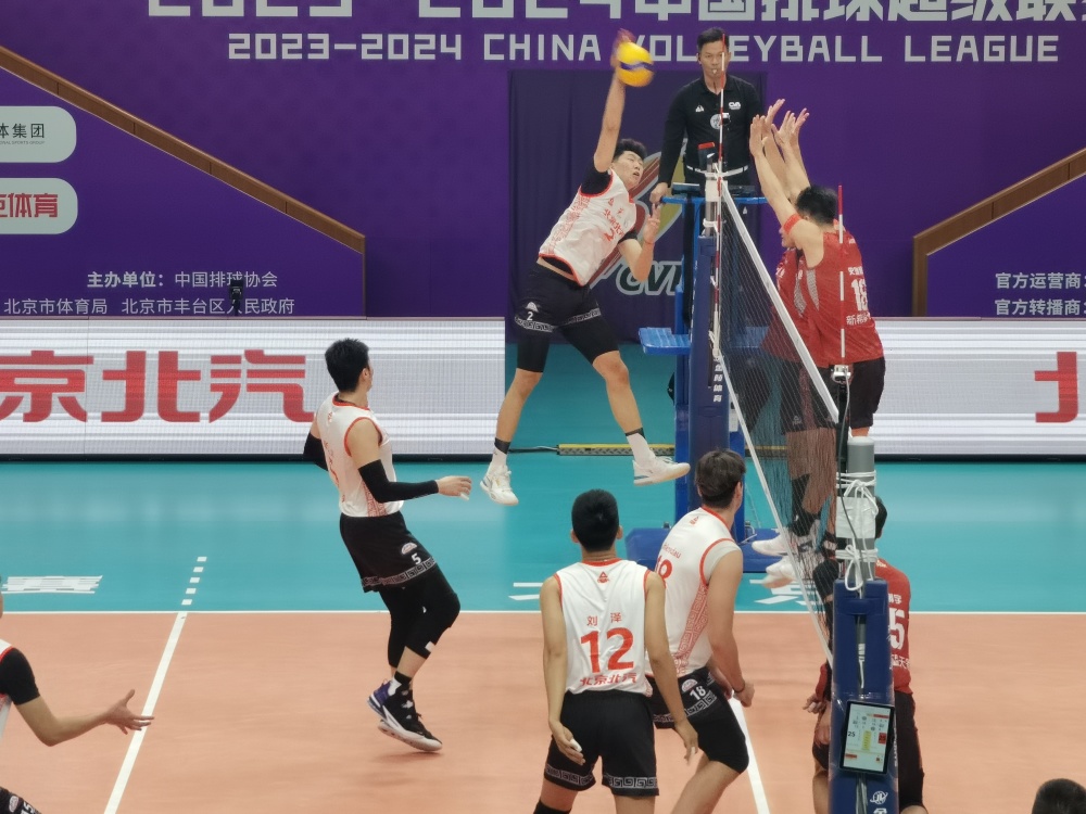 北京日报全媒体平台聚焦北汽男排联赛赛况