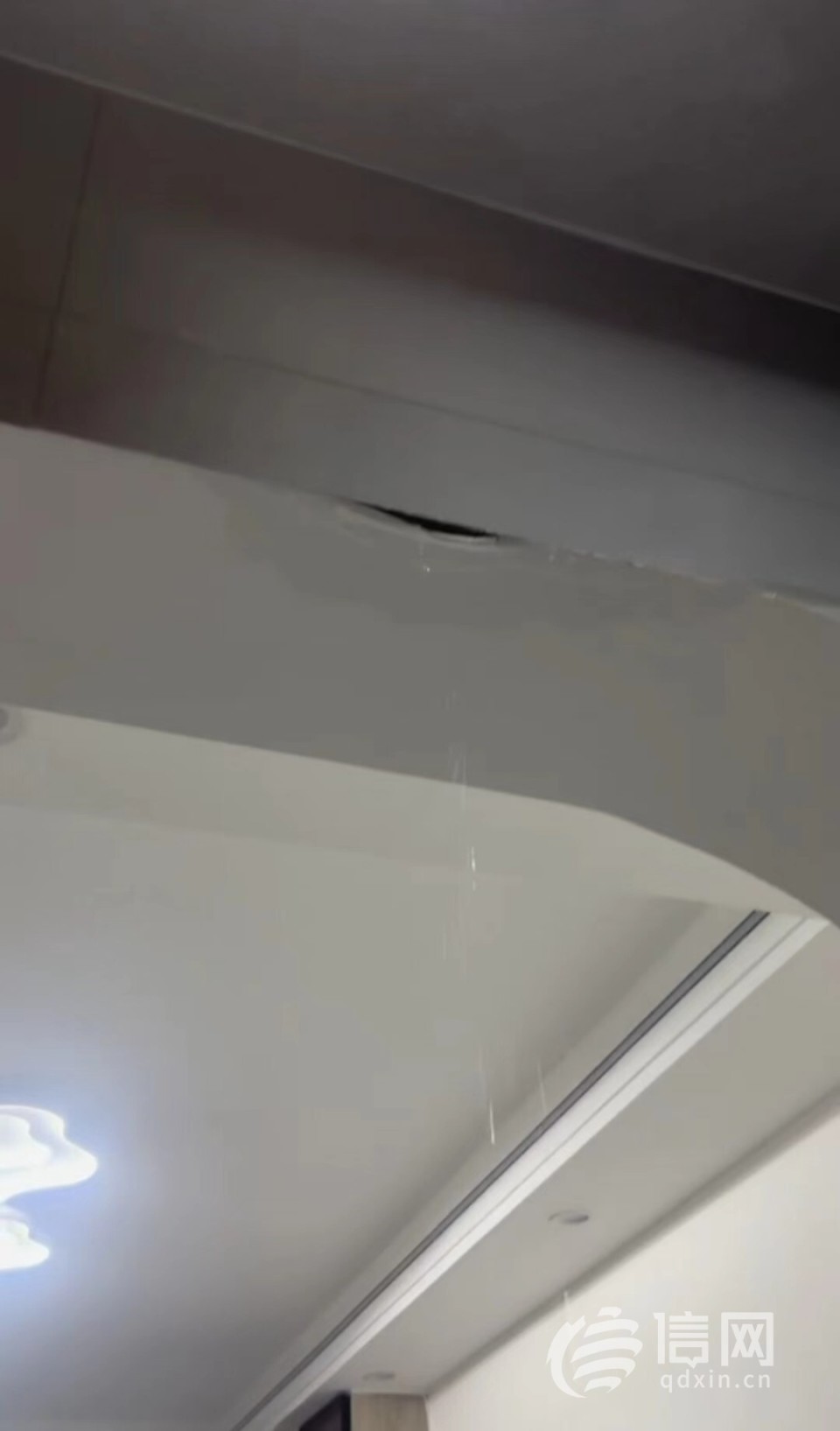 阳台和卧室同时漏雨这套位于莱西市中梁首府的房子是董女士2020年