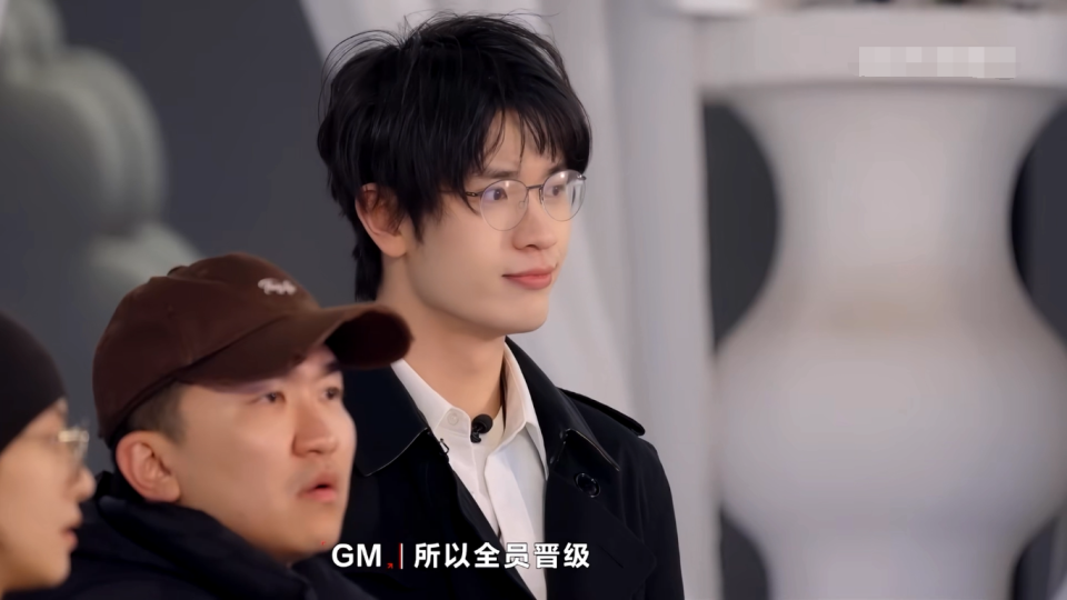 石明鑫人品碎一地！害林更新被淘汰却不敢承认，李雪琴一眼就看穿他…_腾讯新闻