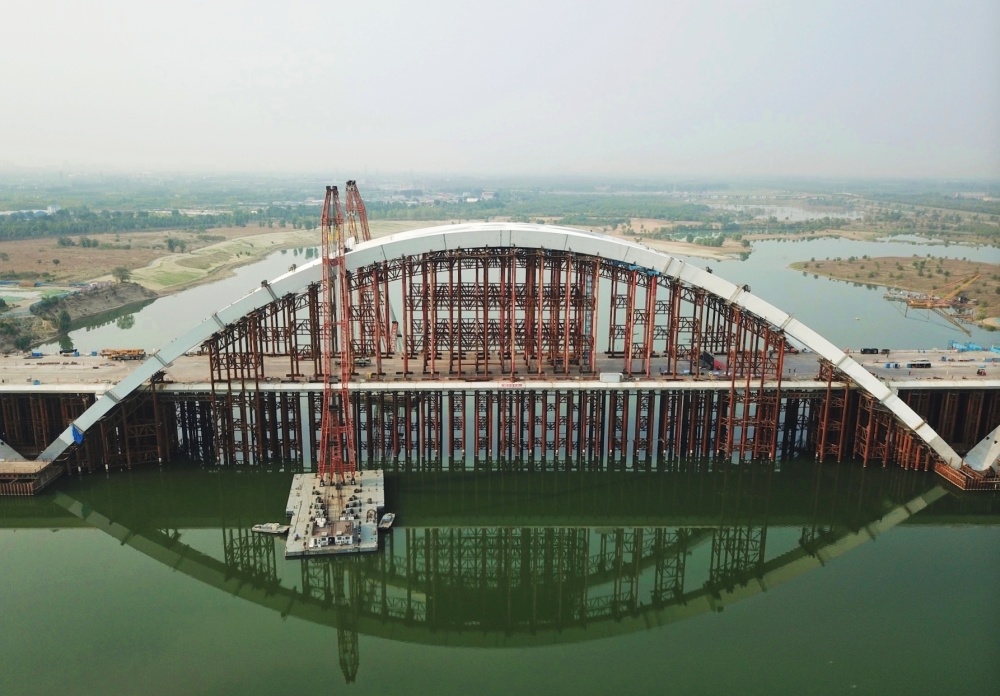 京雄大桥顺利合龙京雄高速将于年内全线通车