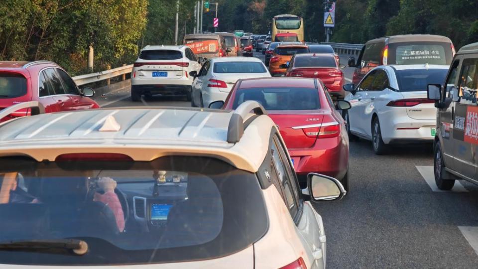 深观察|高速堵车的遐思:免费不是没有成本的_腾讯新闻