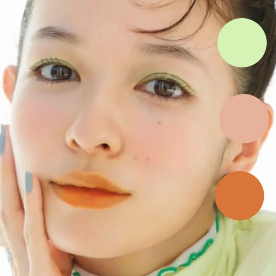 妆淡紫色眼影 干枯玫瑰色腮红/口红=水粉丁香妆春季人全妆配色公式