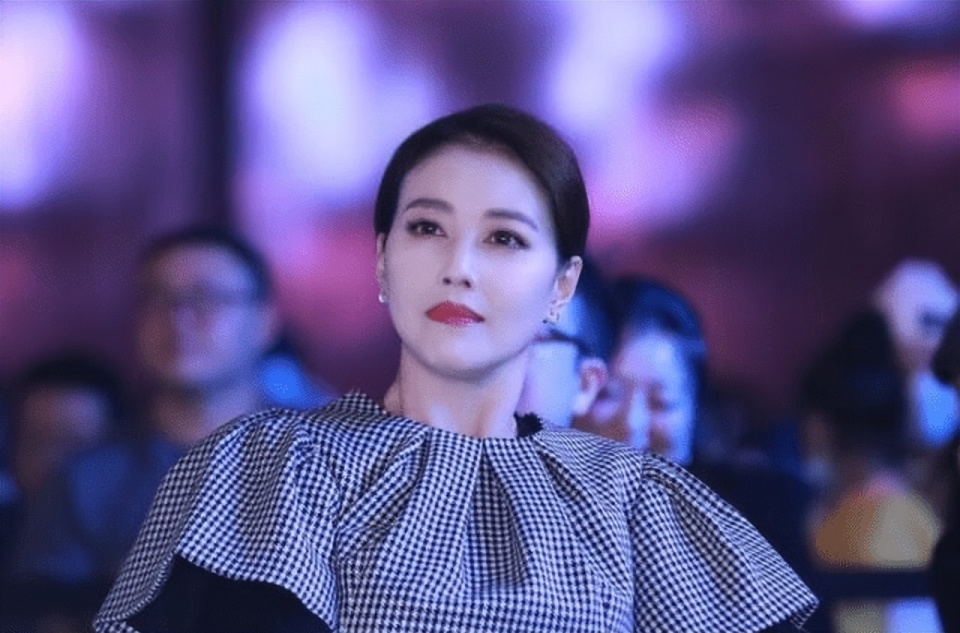 周海媚昏迷抢救!知情人透露病情,细数她的亿万身家和8个男人-腾讯新闻